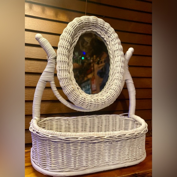 VINTAGE WICKER VANITY MIRROR WITH BASKET - Picture 3 of 5